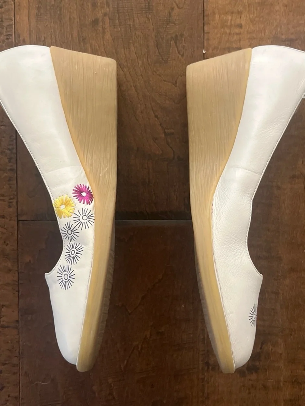 Camper ‘Twins’ white leather floral embroidered wedge pumps Sz. 40